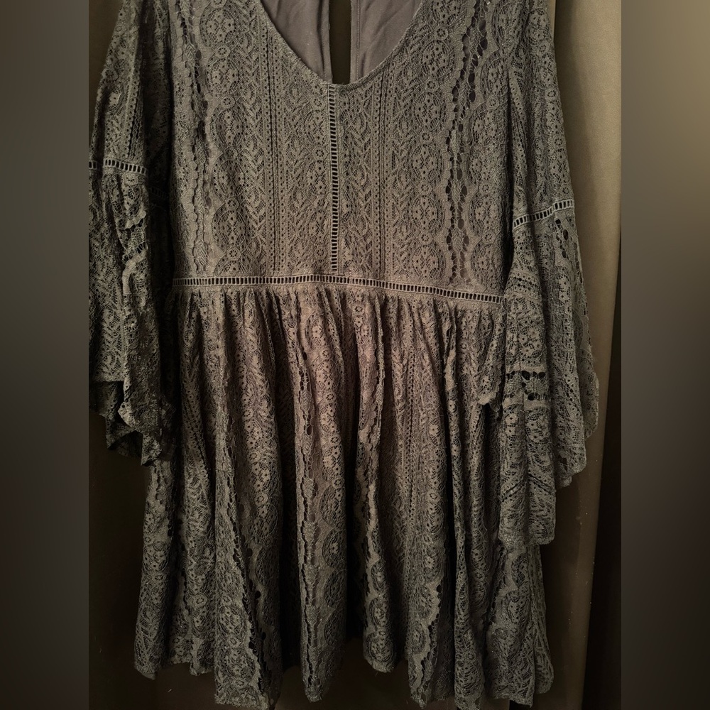 Shyanne Lace Flare Butterfly Quarter Sleeves Top